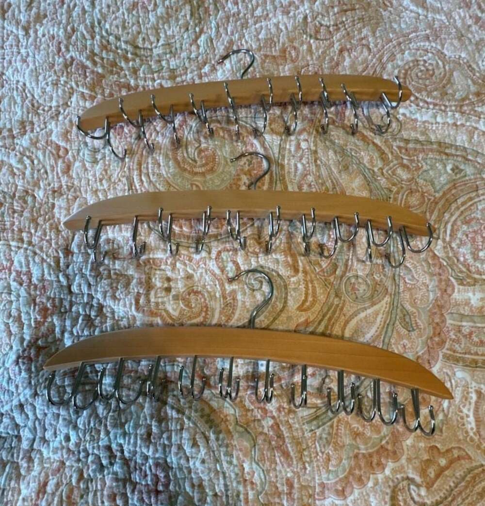 UnbrandedSet of 3 Wooden 12-Hook Belt and Tie or  accessories Closet Organizers